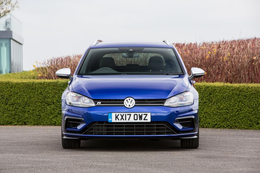  Volkswagen Golf R Estate 2017 года  (UK) (фото 30 из 31)